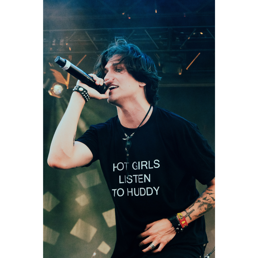 Hot Girls Listen To Tee (Huddy )